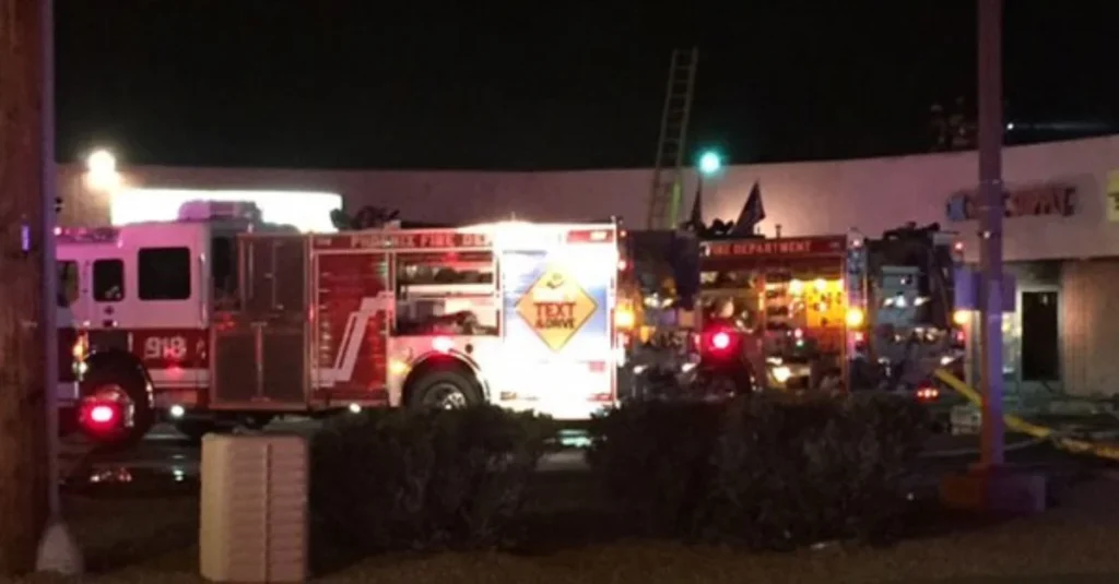 Firefighters extinguish dumpster fire at Phoenix strip mall early Saturday